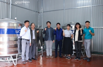 korean ngo presents water filtration system to thanh hoas commune